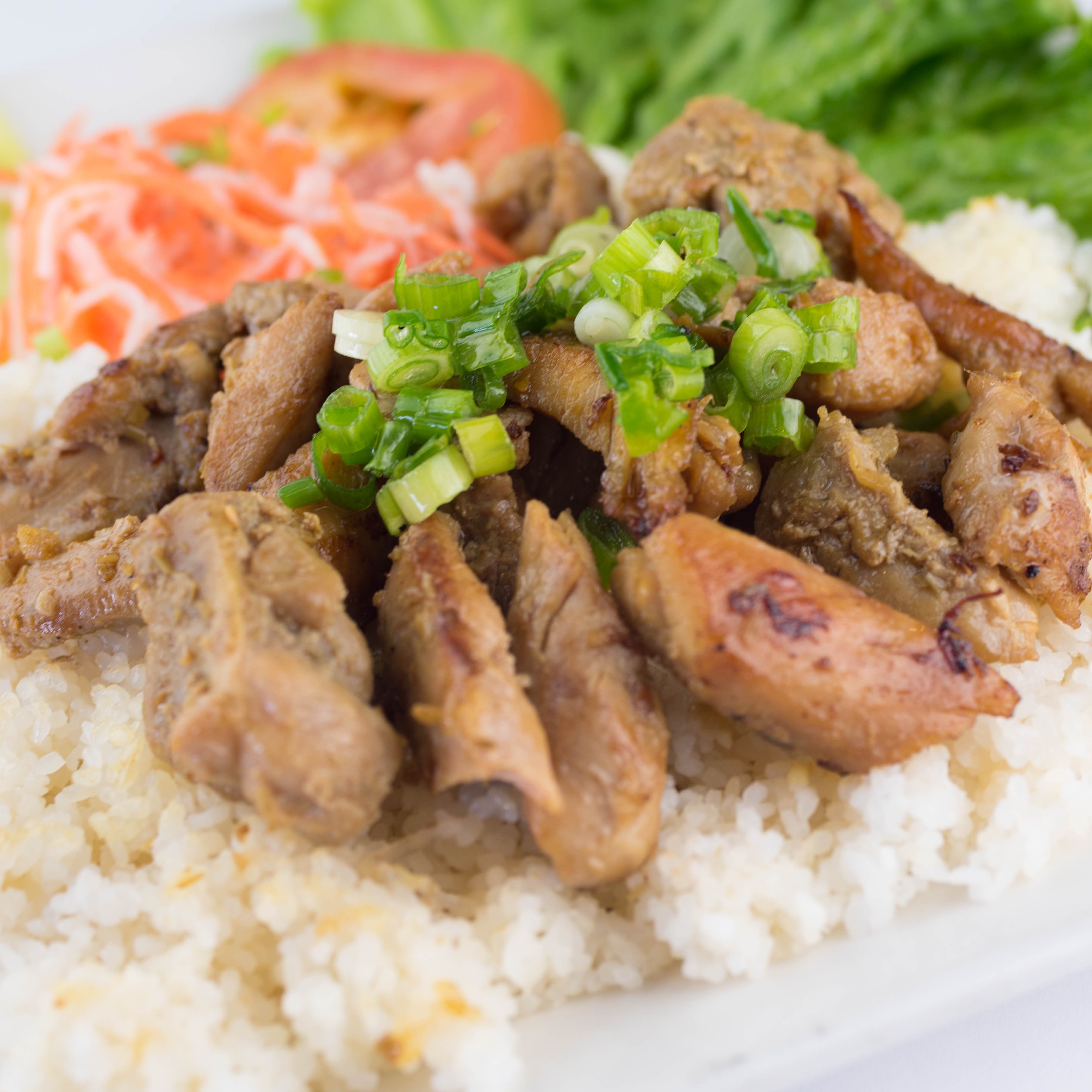 40. Grilled Chicken on Broken Rice Plate.