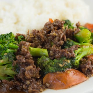 61. Beef and Broccoli on Rice Plate